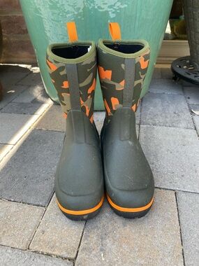 Kids Muck Boot Classic Chore Boot Olive Green & Orange Camo
